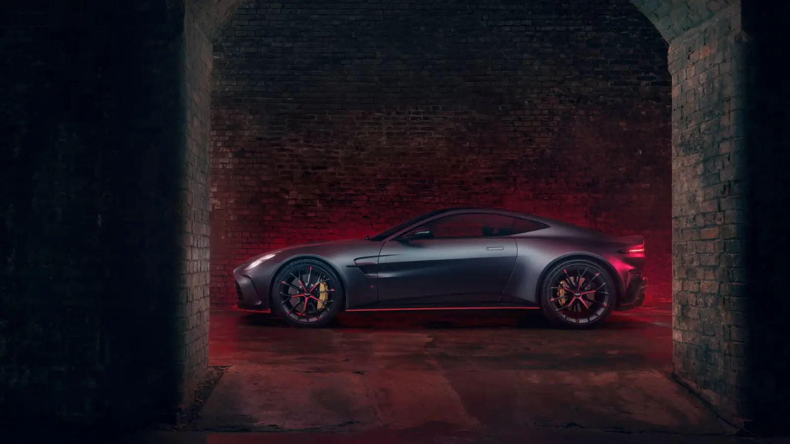 Aston Martin Vantage S