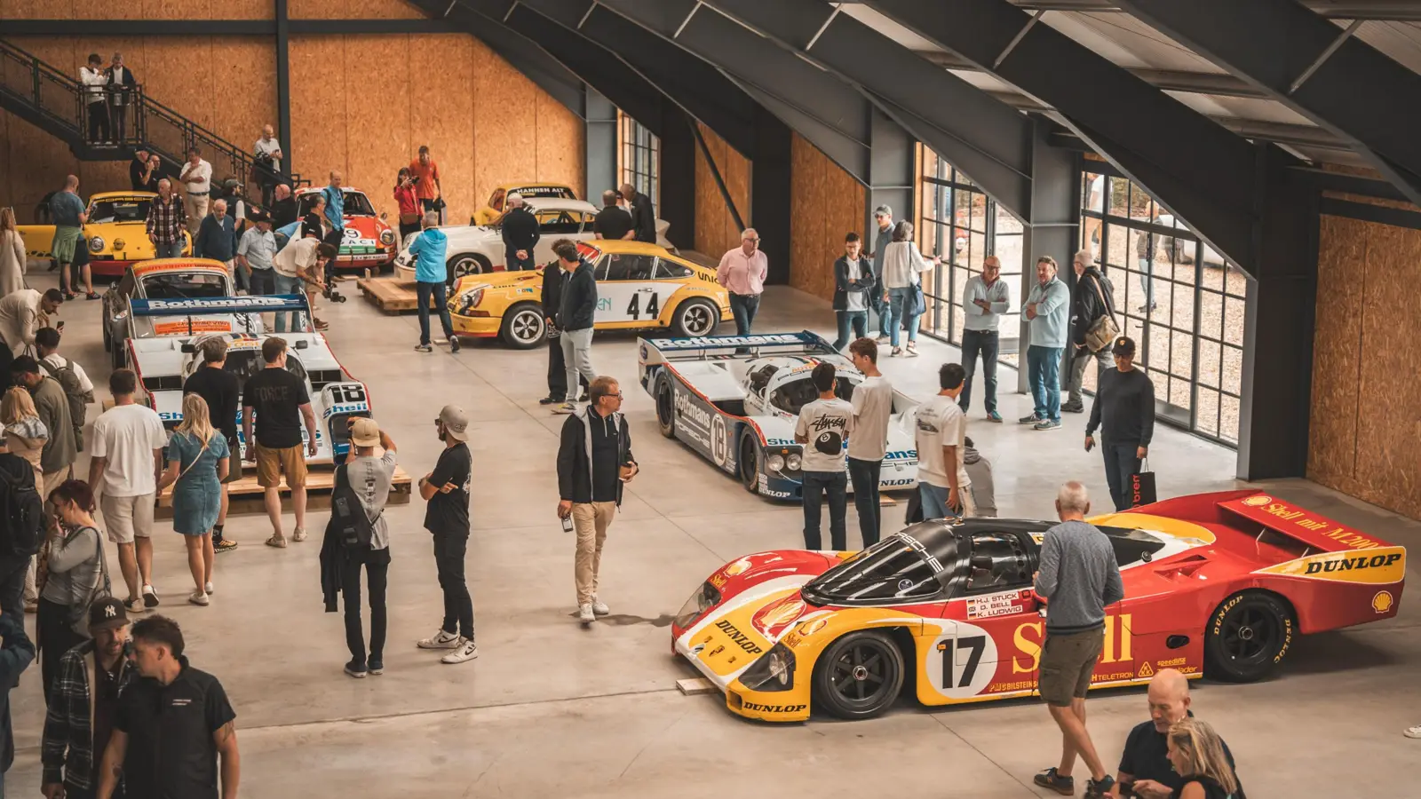 Porsche 962, Boxengasse Megaphonics