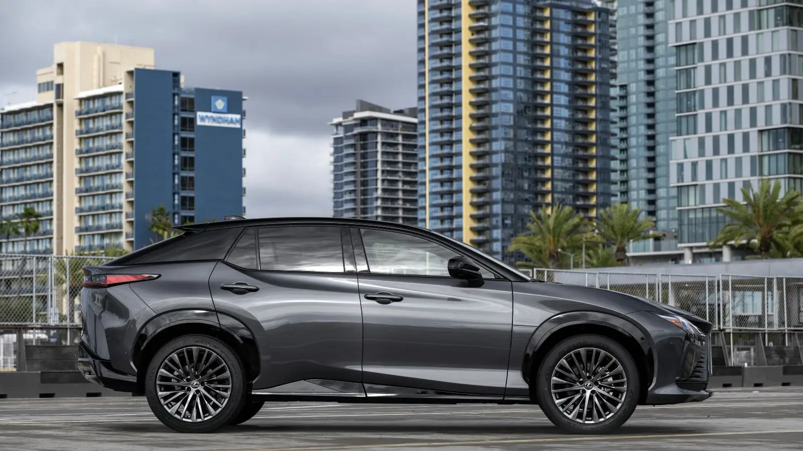 Lexus RZ 450e