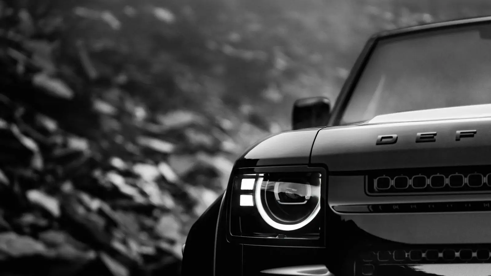 Land Rover Defender OCTA Black