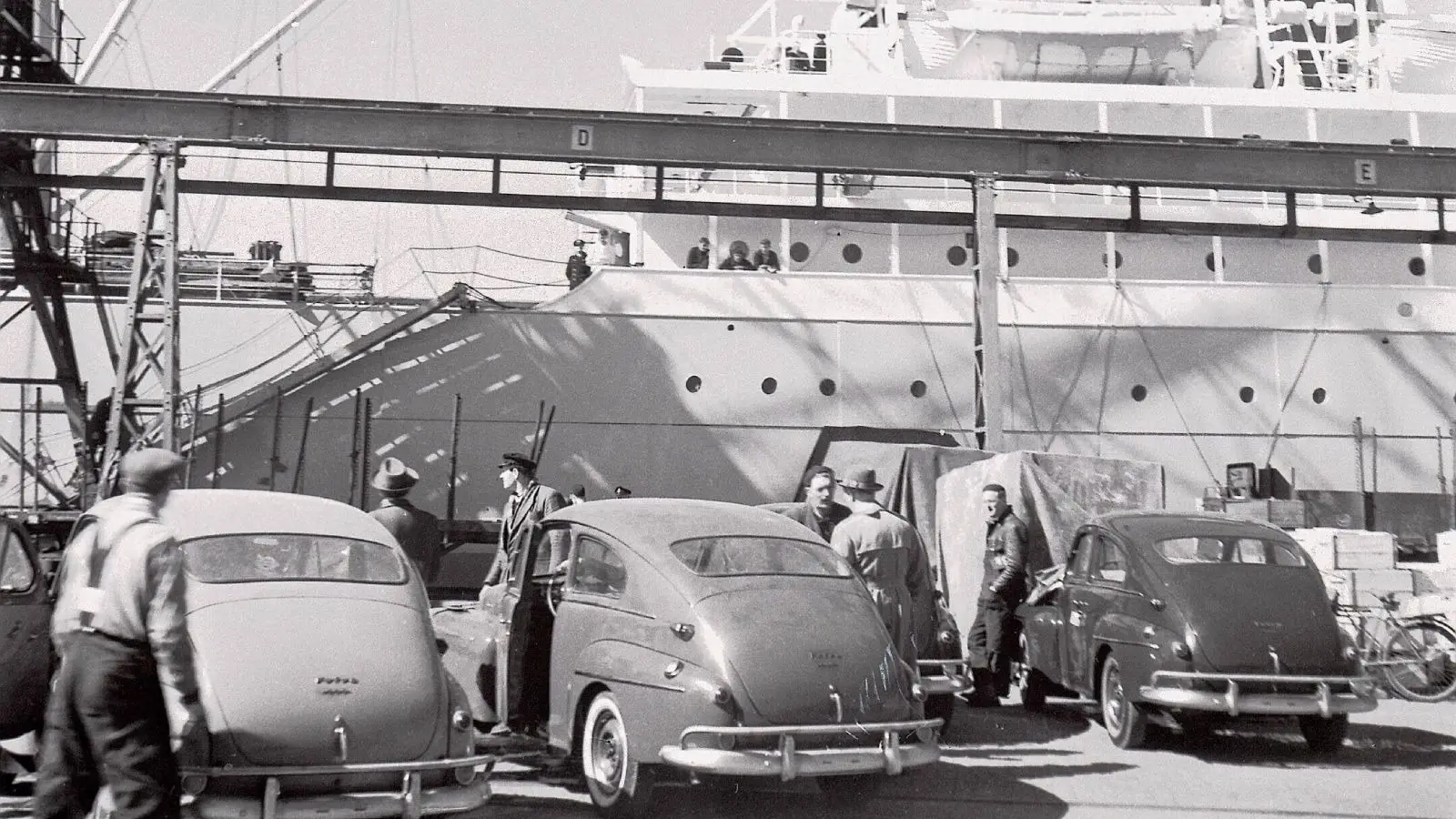 The first Volvo cars are being offloaded in San Francisco in 1955