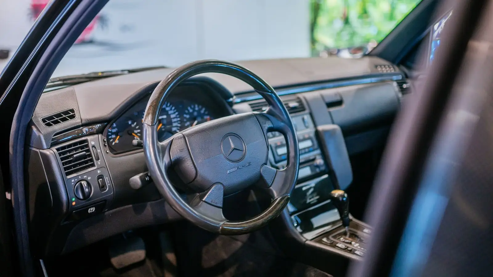 Mercedes-Benz E 60 AMG (210 model series)