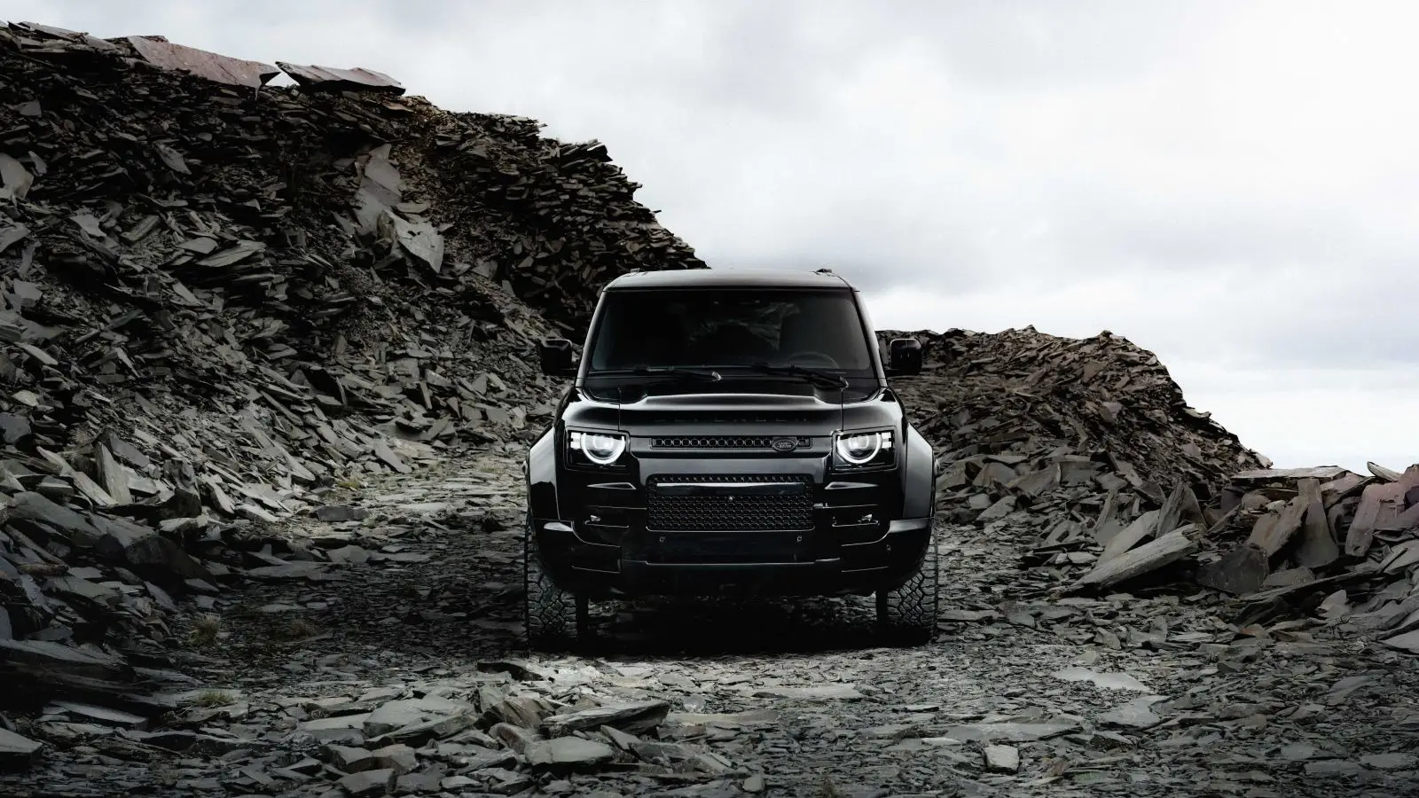 Land Rover Defender OCTA Black