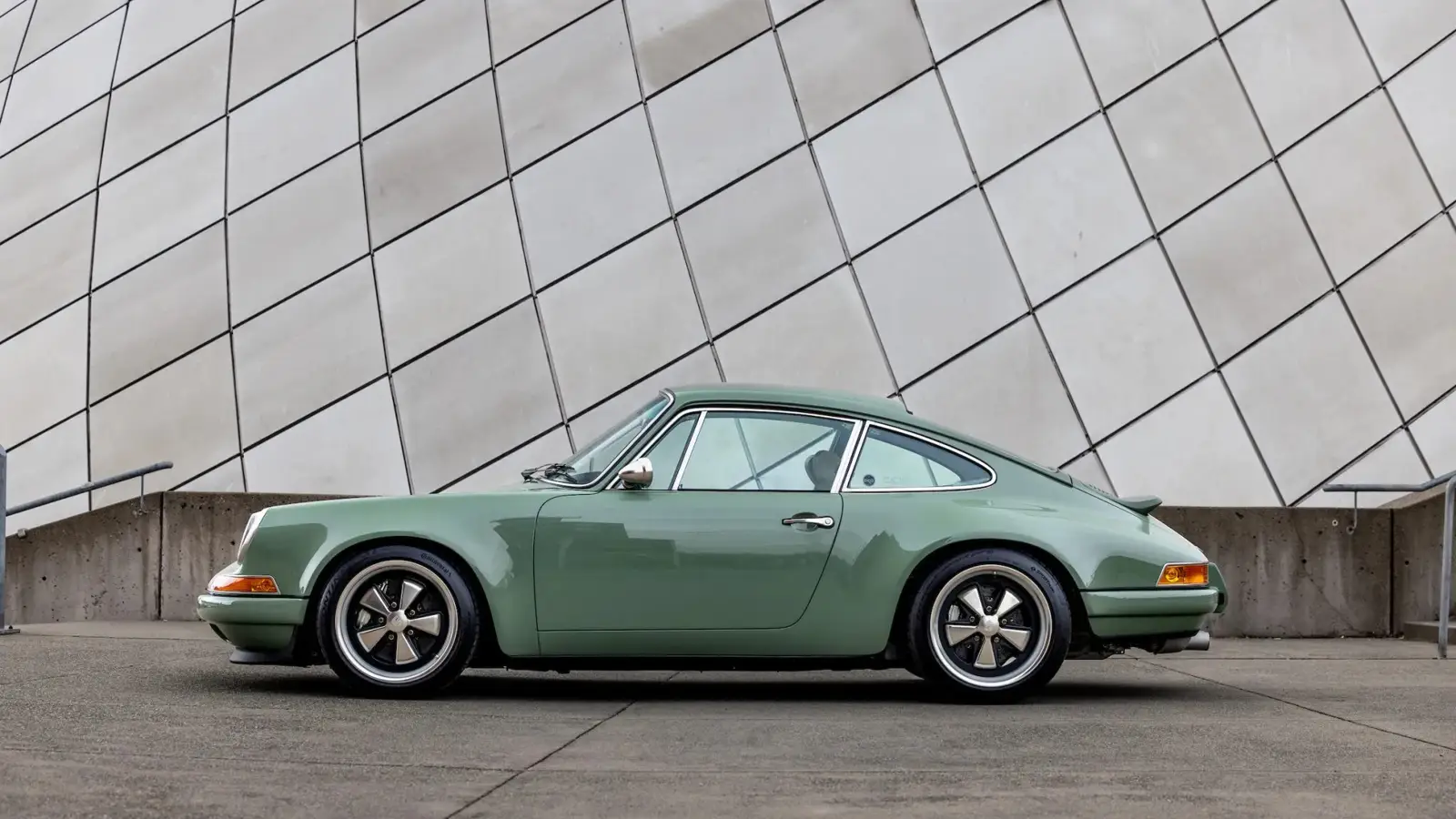 Singer Porsche 911 Carrera 2 Oregon on BaT