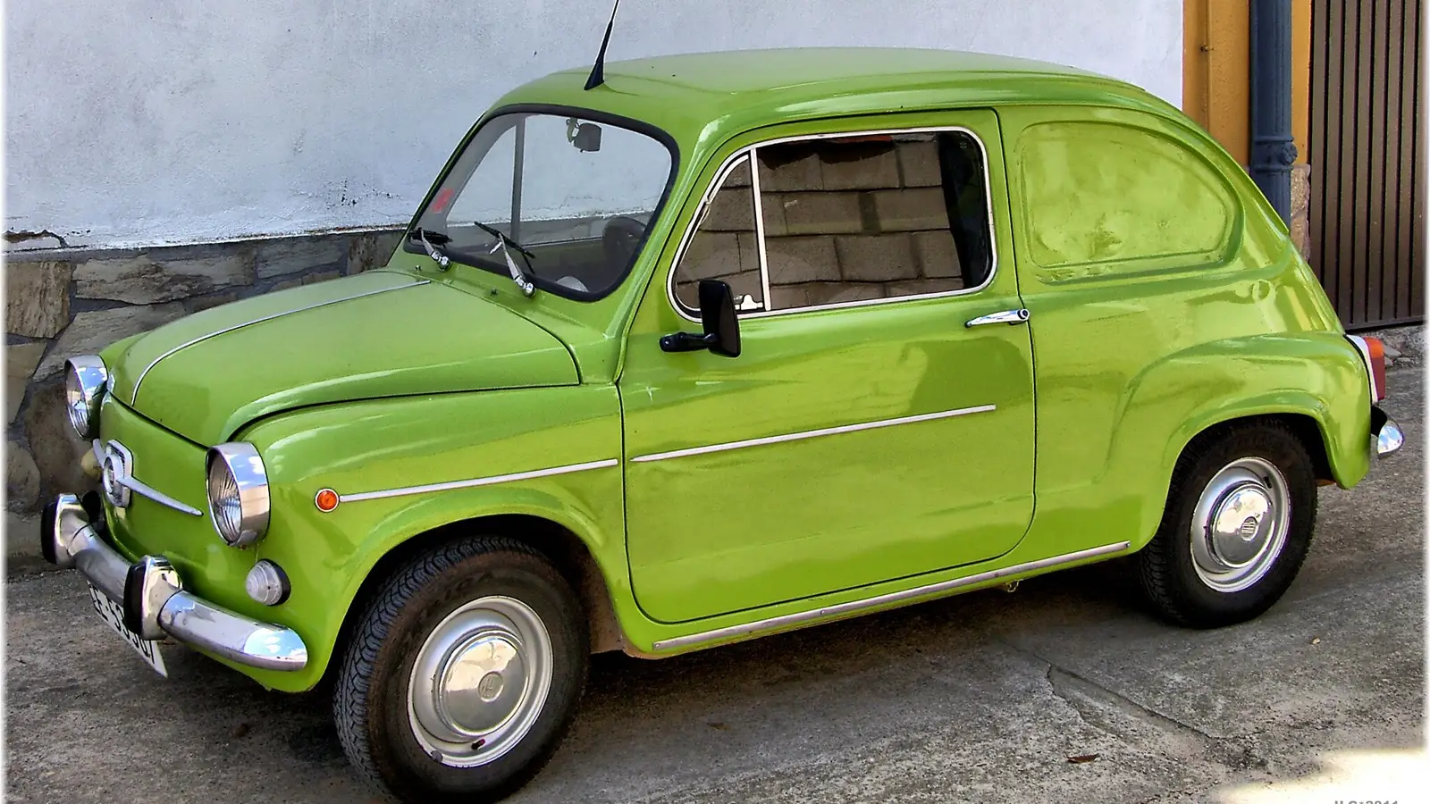 SEAT 600