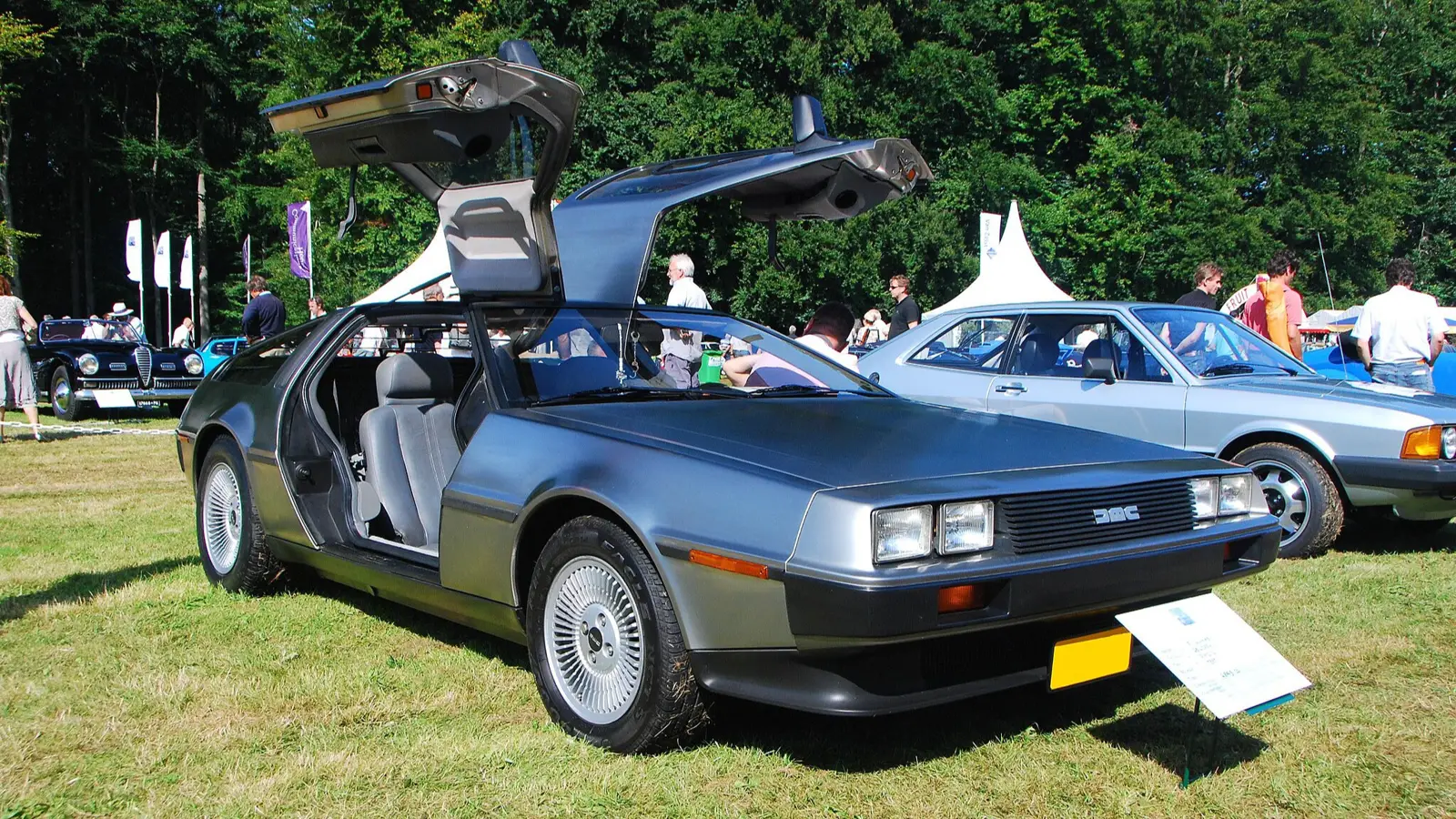 DeLorean DMC-12