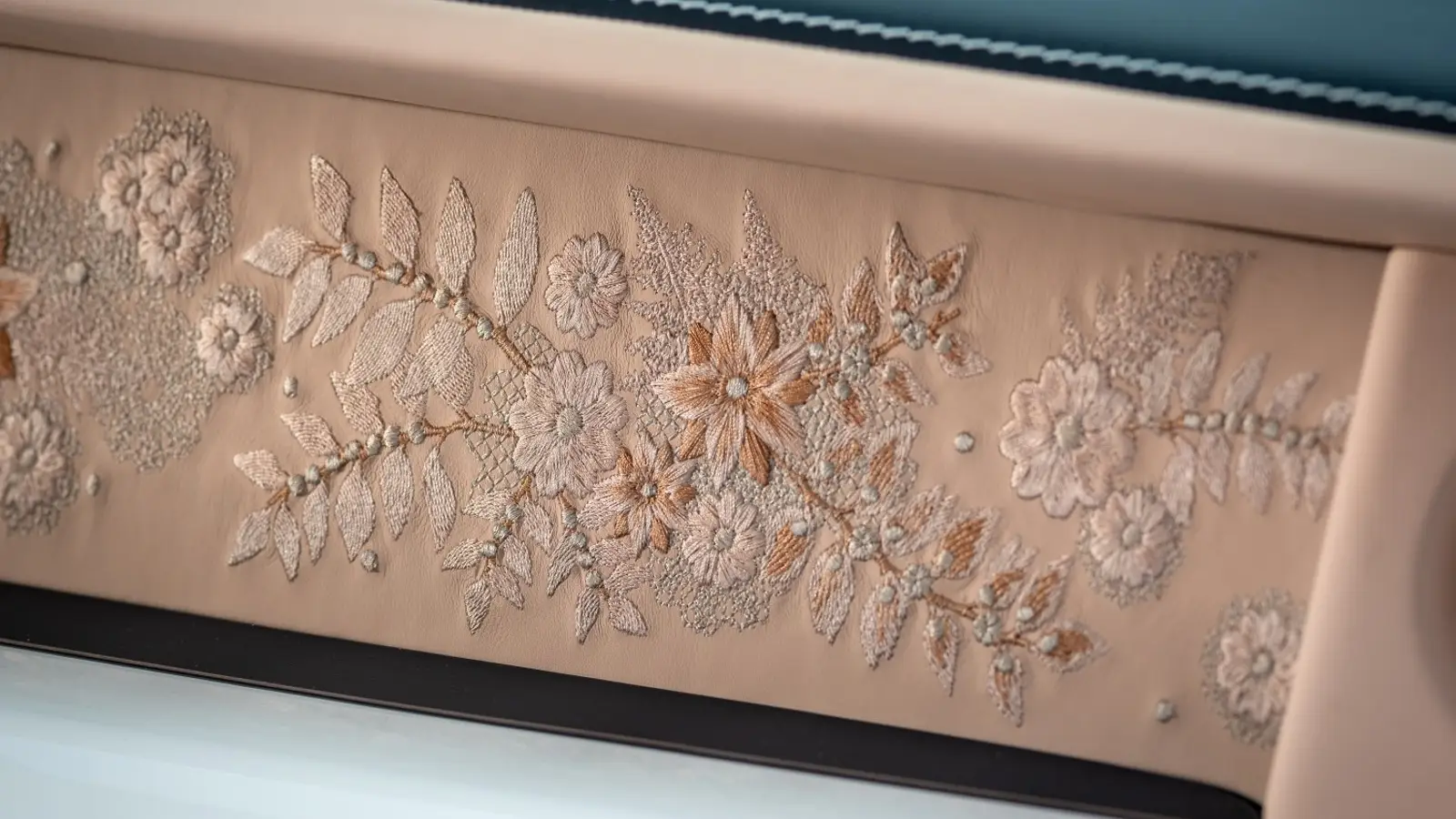 ROLLS-ROYCE PHANTOM DENTELLE