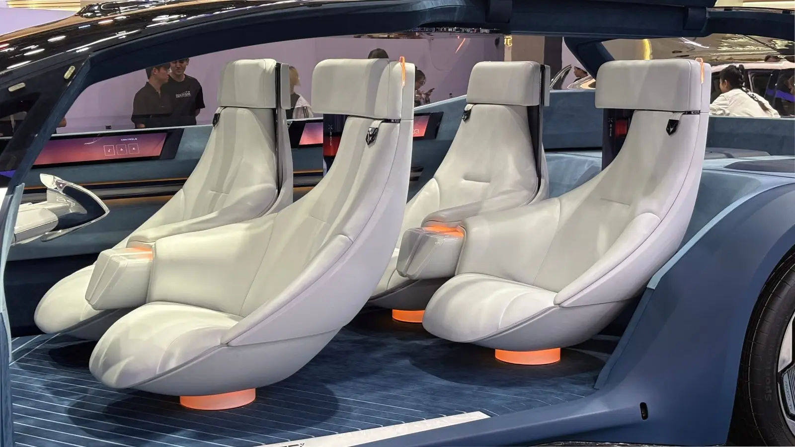 BAIC Arcfox 77