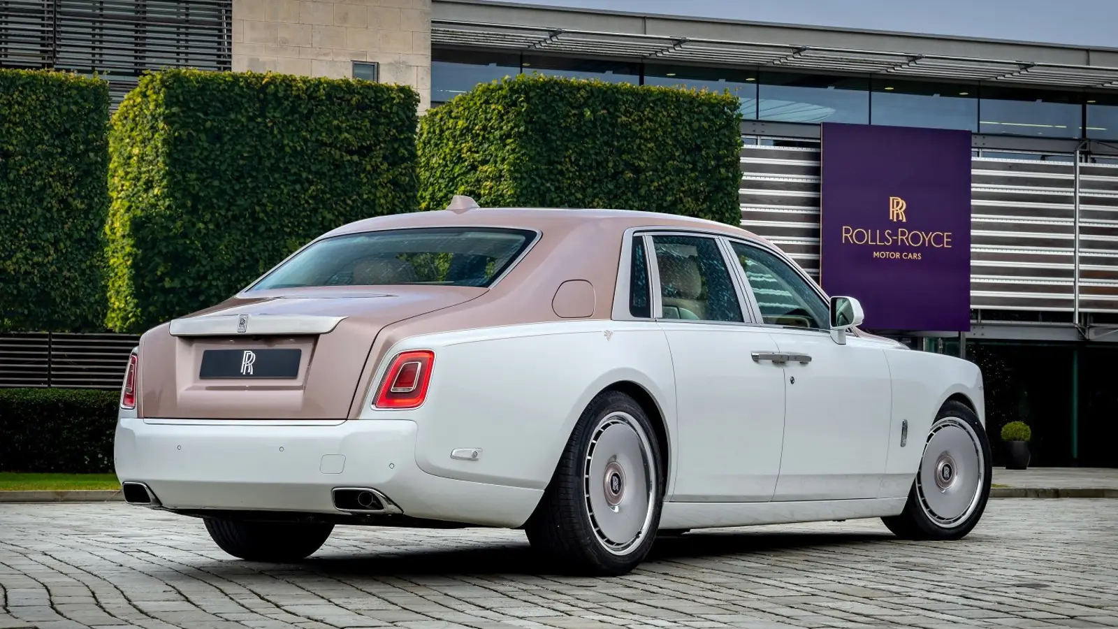 ROLLS-ROYCE PHANTOM DENTELLE