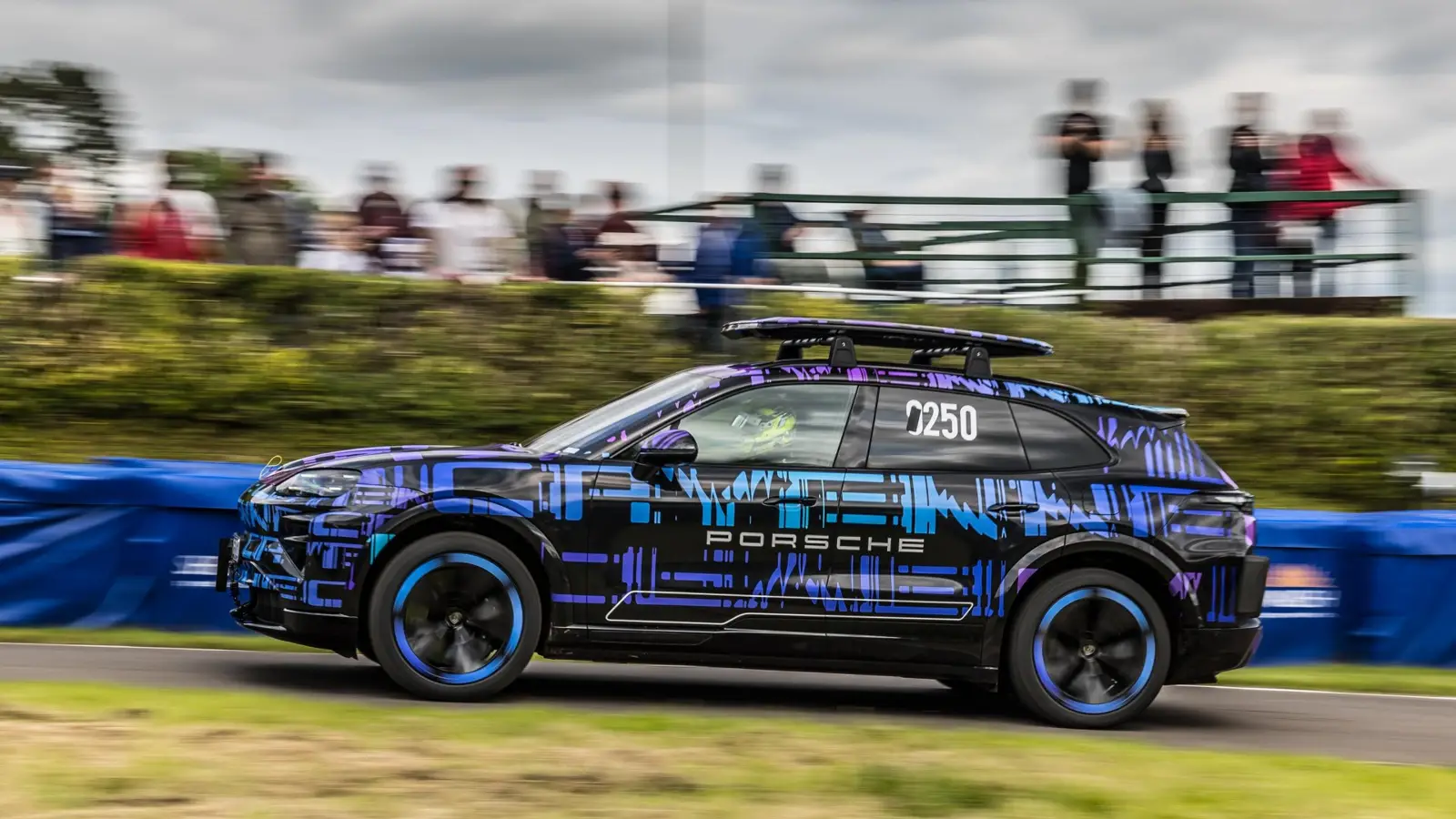 Prototype Porsche Cayenne Electric