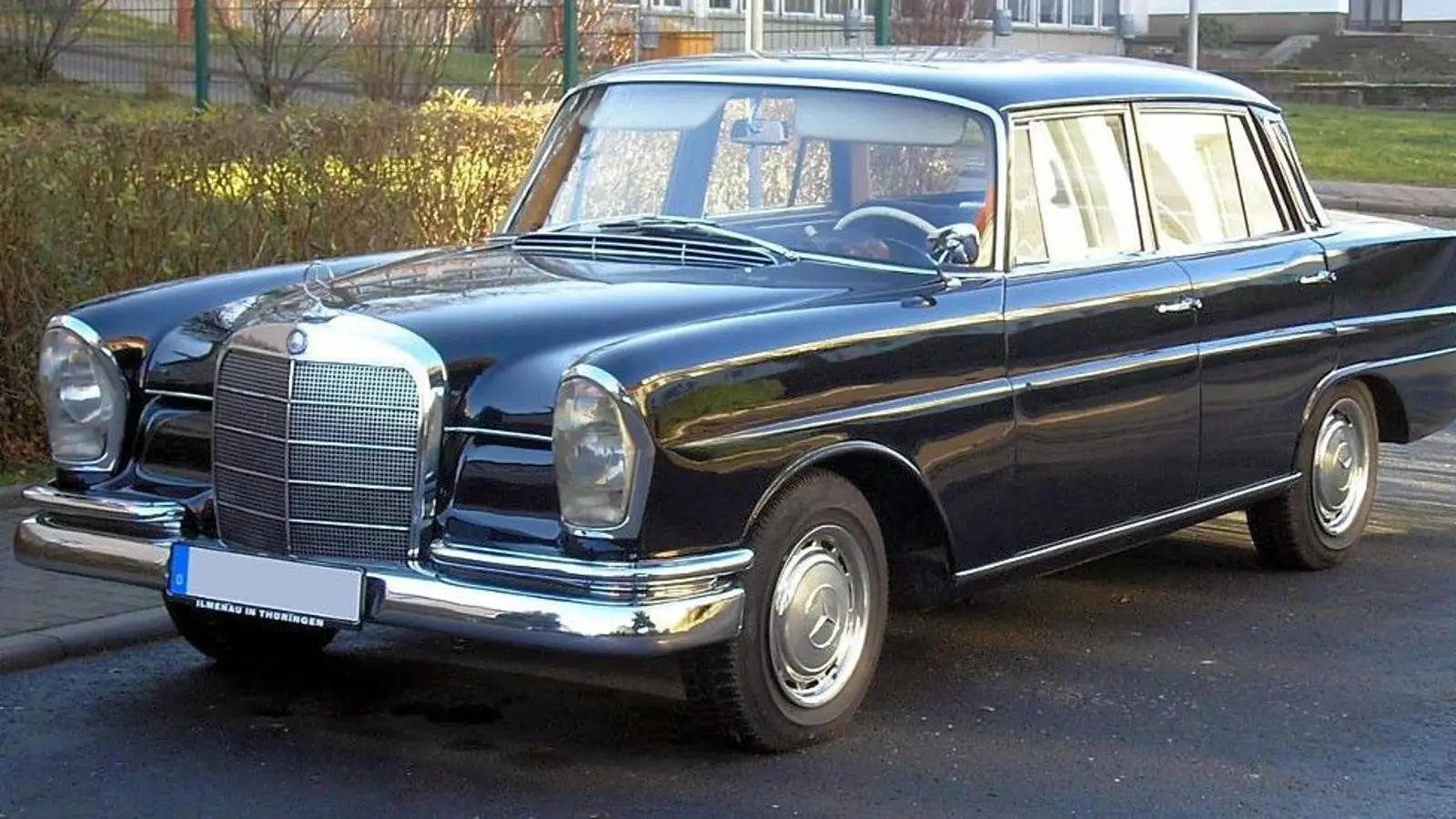 Mercedes-Benz W111