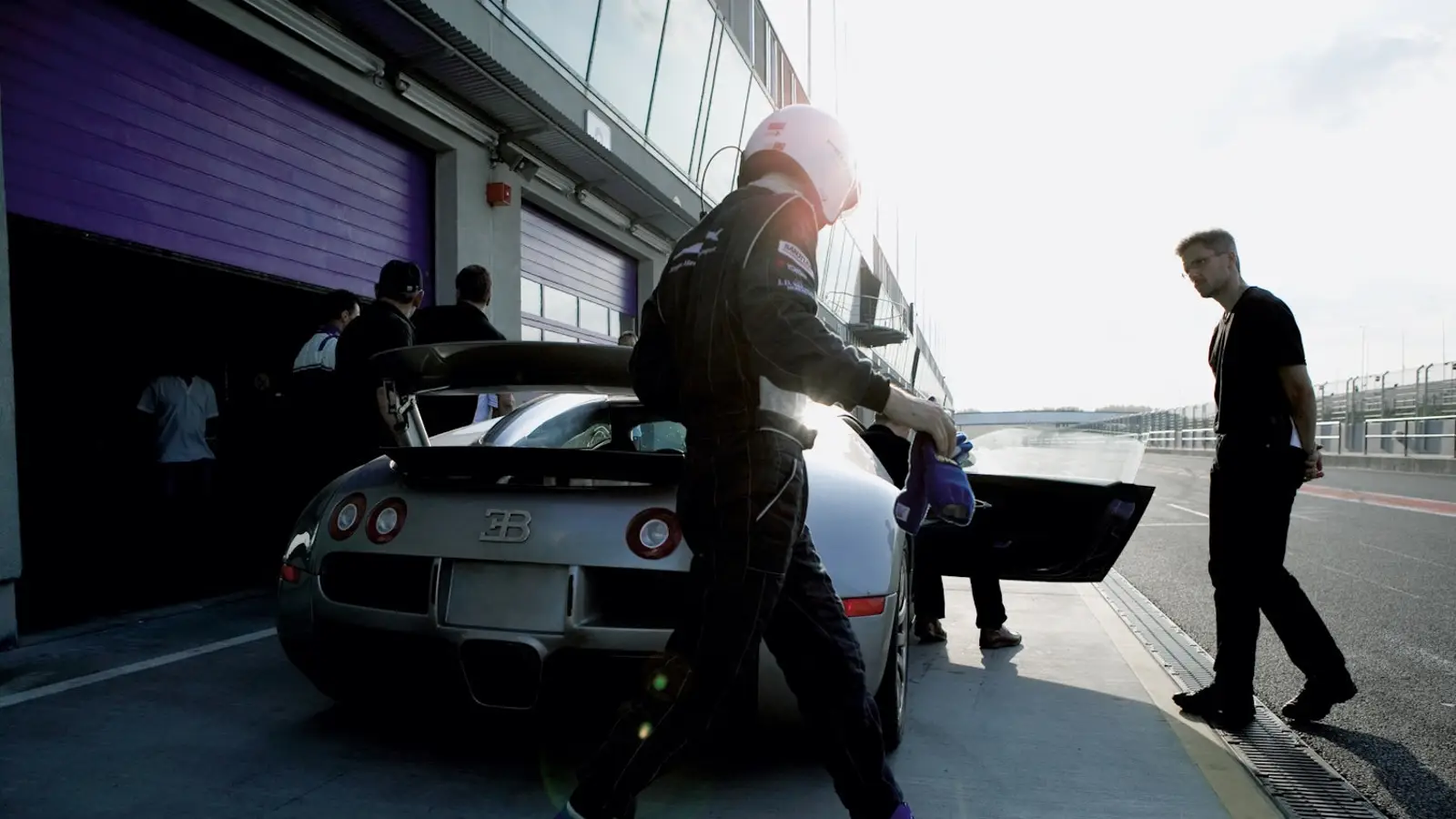 Engineering brilliance of Bugatti Veyron: a 400 km/h milestone