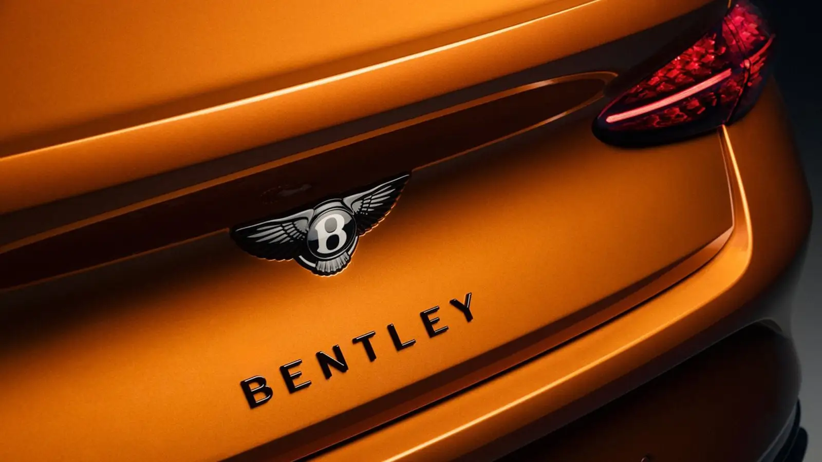Bentley Black Edition 2025: Hybrid Power and Dark Design