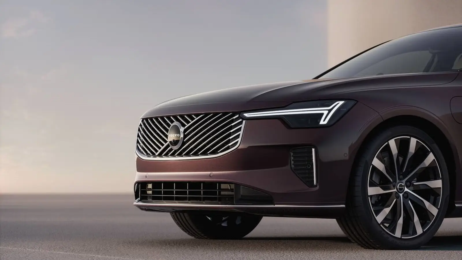 New 2025 Volvo S90: Updated Design, Hybrid Tech & Market Strategy