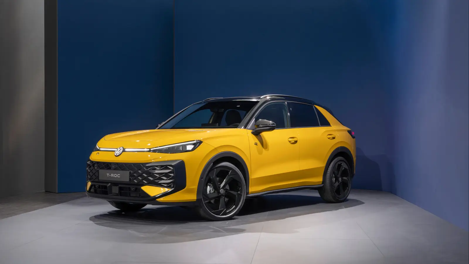 Volkswagen unveils new T-Roc with hybrid engines and MQB evo