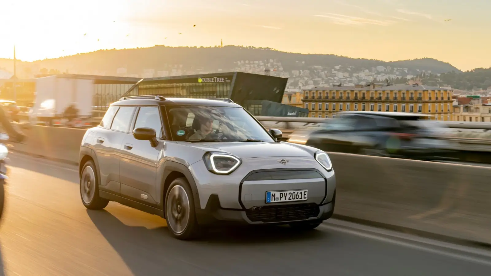 MINI Aceman Rebel Red: electric crossover with bold design