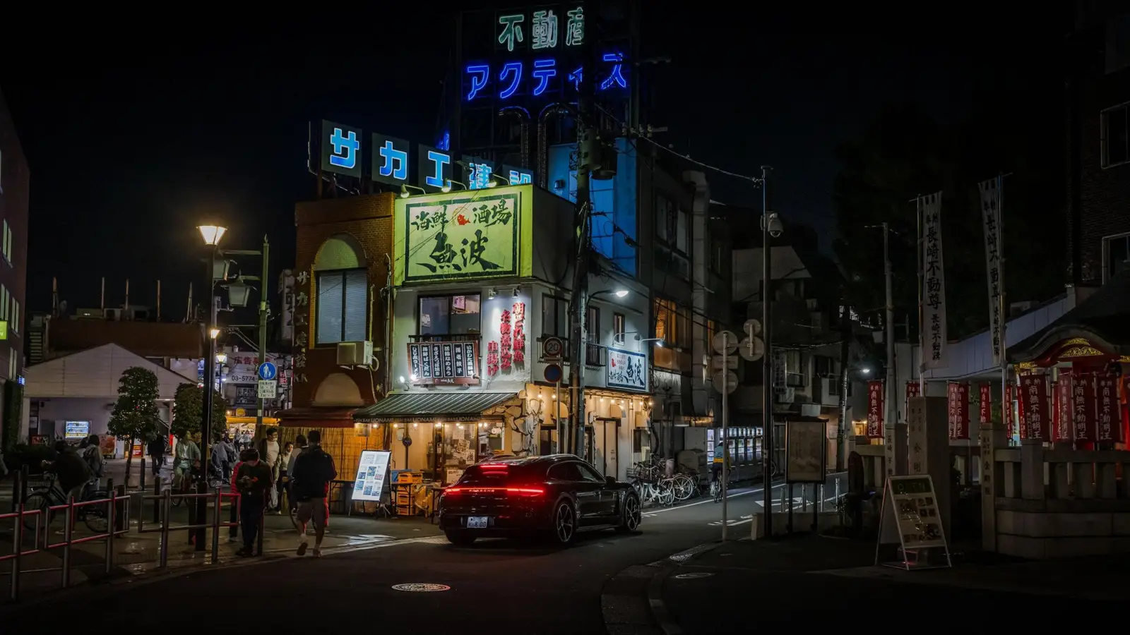 Curves Japan: Stefan Bogner Explores Japan’s Roads and Culture