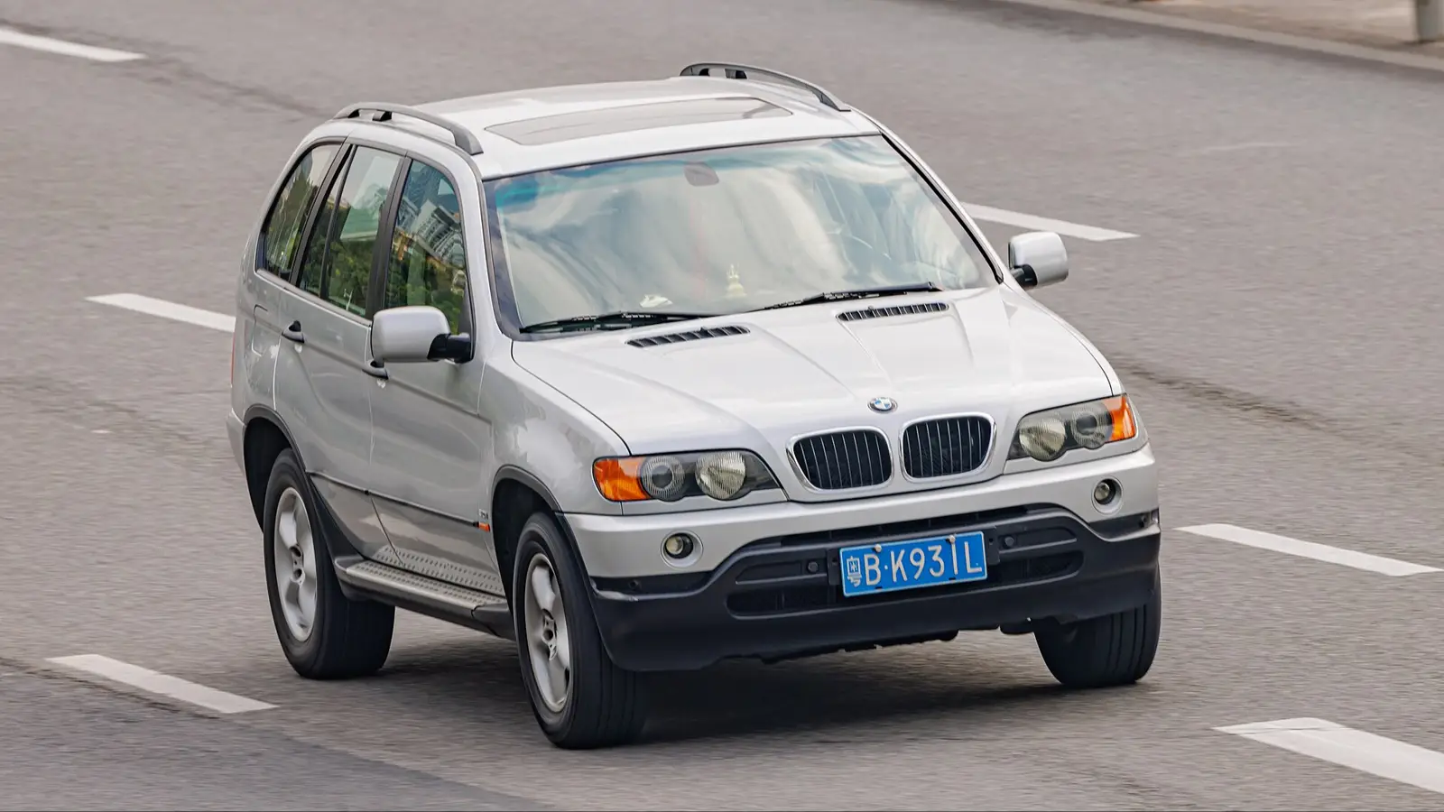 BMW X5 Becomes First Car Officially Sold Online in 1999