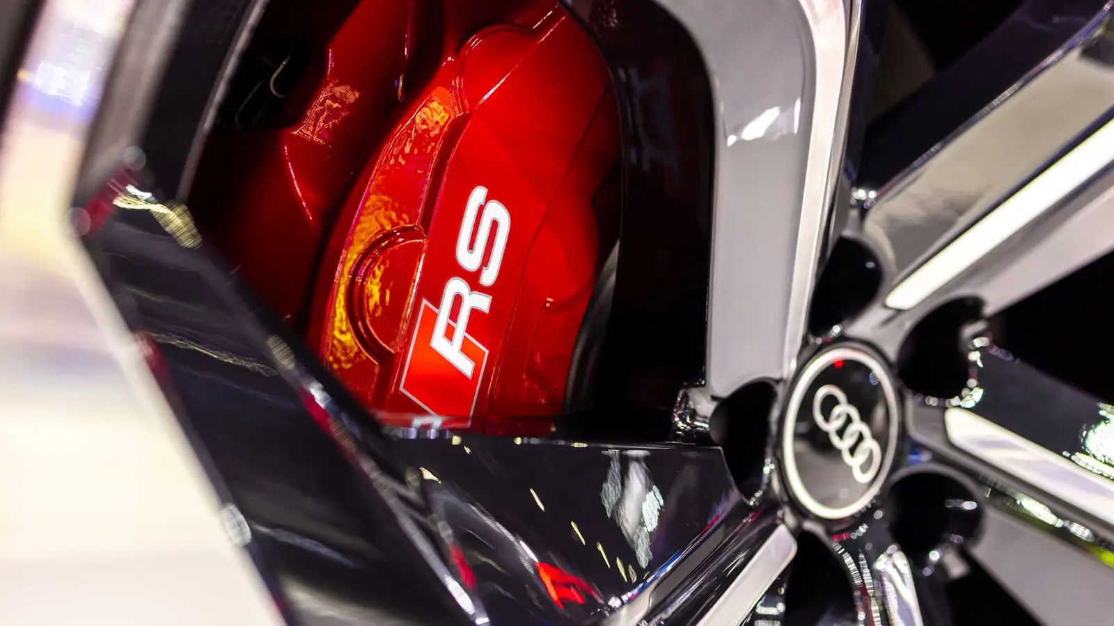 Braking Distance on Track vs. Street: Key Differences