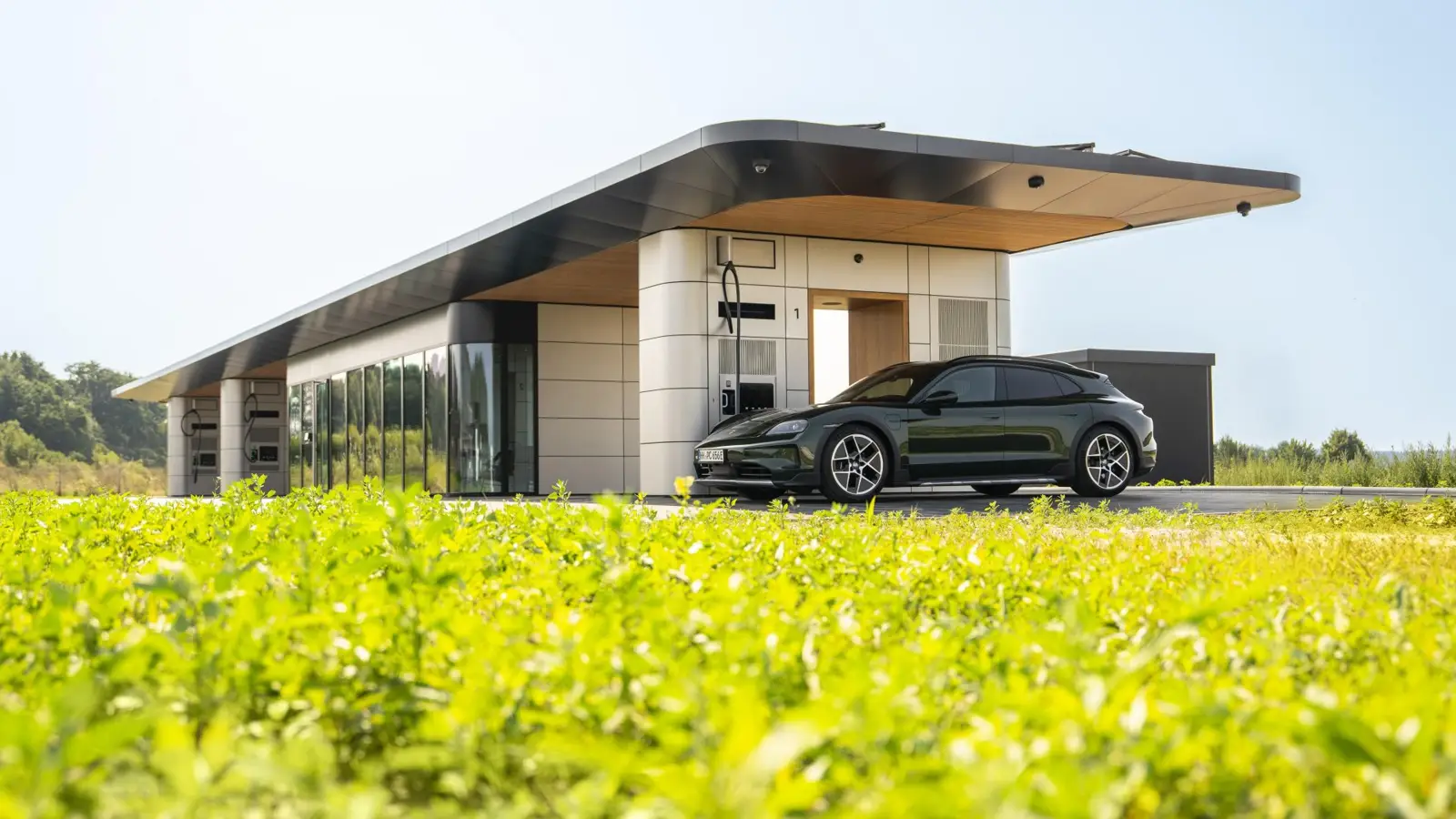 Ninth Porsche Charging Lounge opens in Lower Saxony