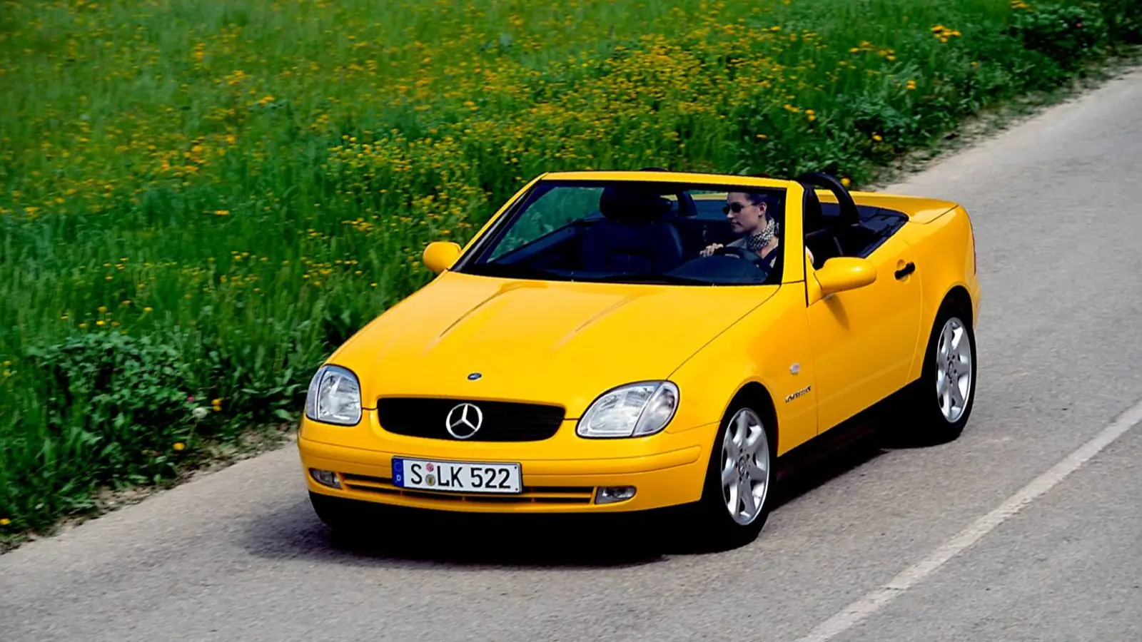 Mercedes SLK 230 Kompressor Returns in Vibrant Youngtimer Exhibit