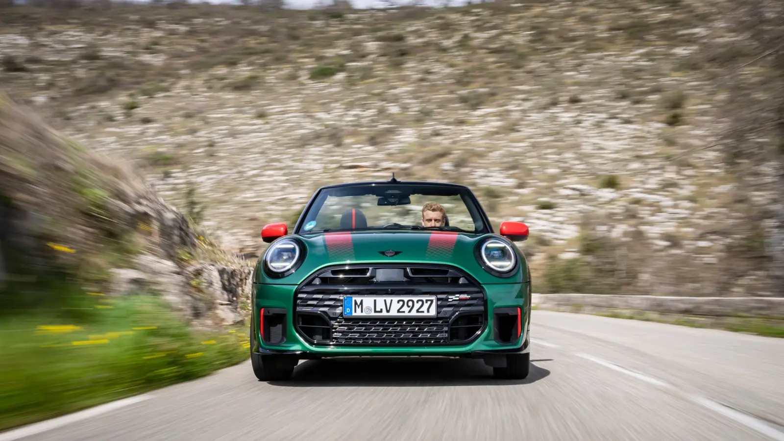 MINI JCW Convertible 2025: Open-top driving with 231 hp