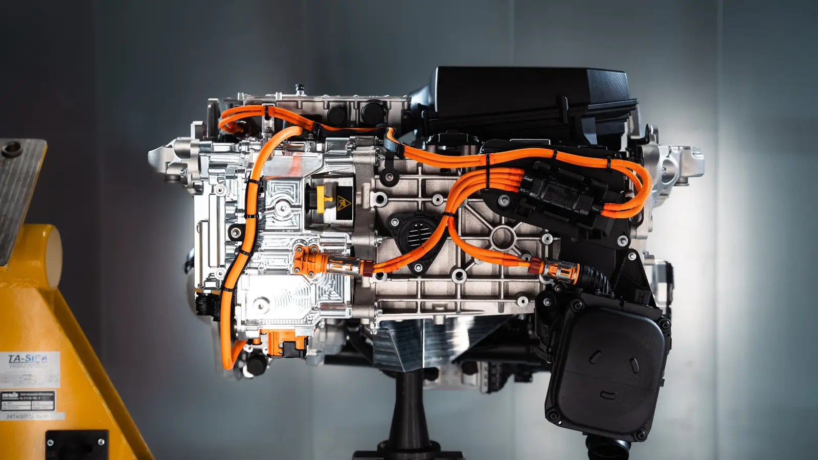 BMW prepares hydrogen fuel cell production for 2028